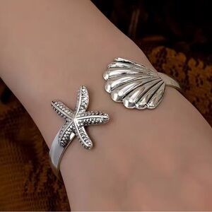 Silver Starfish and Shell Bracelet NWT‎